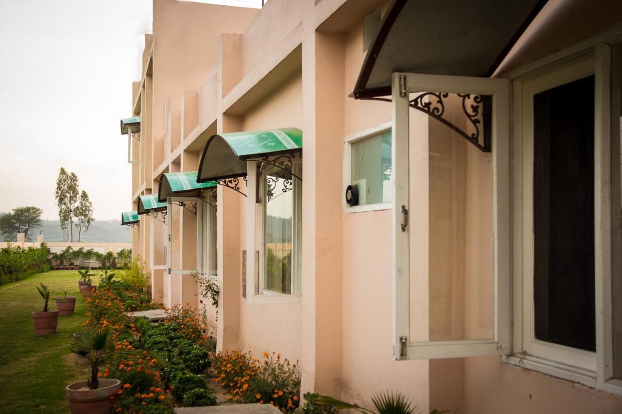 The Baghban Hotel & Resort, Baddi מראה חיצוני תמונה