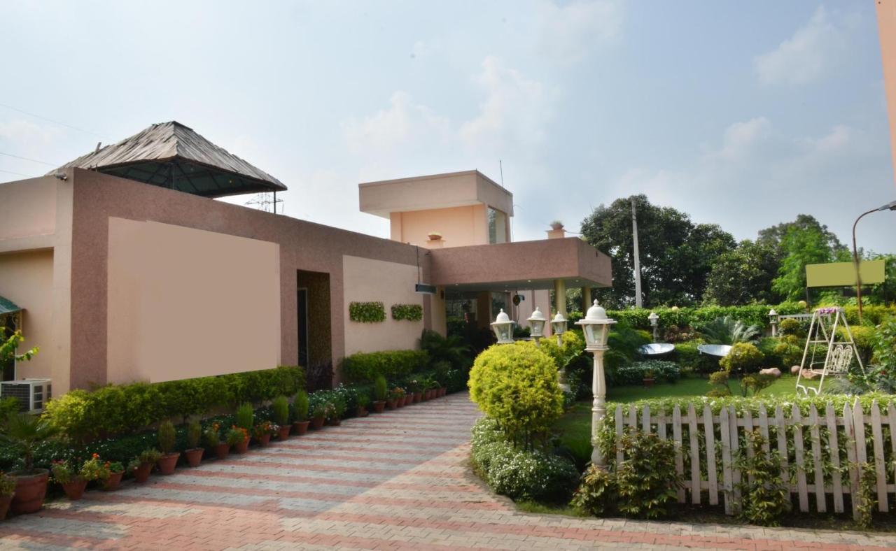 The Baghban Hotel & Resort, Baddi מראה חיצוני תמונה